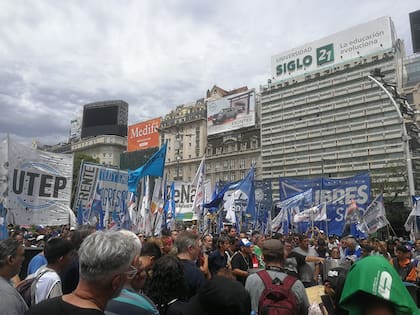 Más de 10 organizaciones se congregaron en el obelisco.