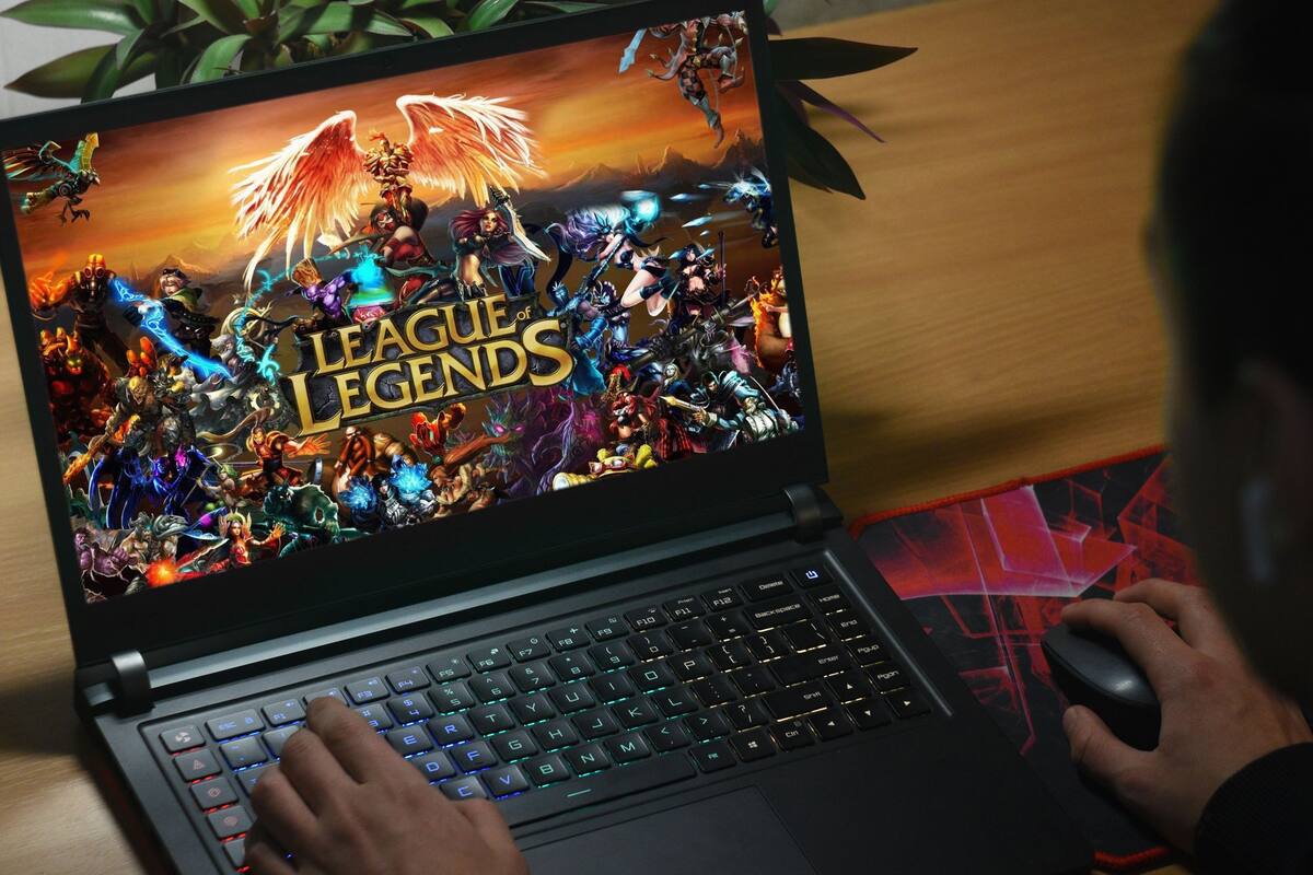 Más de 100 millones de personas miraron la final del torneo mundila de League of Legends en 2019; Spotify se asoció con su desarrollador, Riot, para ofrecer contenido complementario al juego, como podcasts, música y entrevistas a los competidores