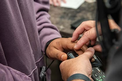 Más de 100 víctimas sufrieron consecuencias legales y financieras por el robo de identidad