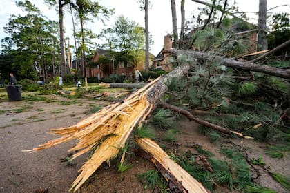 Más de 100.000 casas dañadas por un tornado cerca de Houston