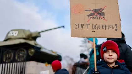 Más de 100.000 personas salieron este sábado a las calles de Berlín para protestar contra la invasión rusa