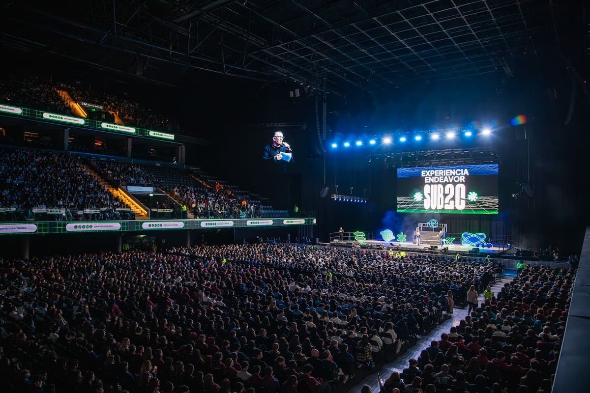 Más de 12.000 jóvenes colmaron el Movistar Arena para escuchar a emprendedores