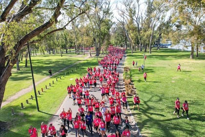 Más de 12.000 personas caminaron para recordar la importancia de la detección temprana del cáncer de mama