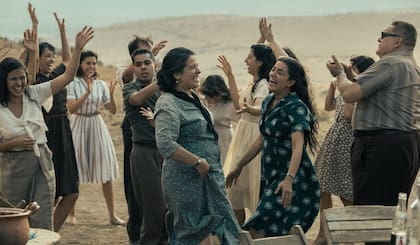 Más de 150 actores y 200 sets en tres estados para dar vida al oscuro mundo de las Poquianchis (Foto: Netflix)