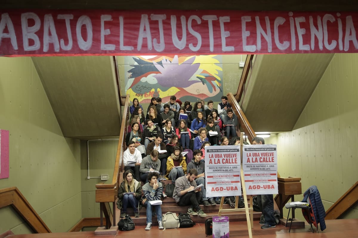 Más de 150 clases públicas en la UBA para reclamar por salarios y presupuesto