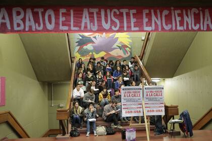 Más de 150 clases públicas en la UBA para reclamar por salarios y presupuesto