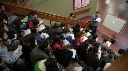 Más de 150 clases públicas en la UBA para reclamar por salarios y presupuesto