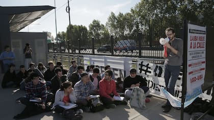 Más de 150 clases públicas en la UBA para reclamar por salarios y presupuesto