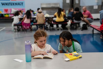 Más de 20 estados demandan a la administración Trump por fondos congelados para programas escolares