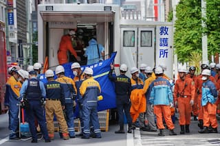 Más de 20 hospitalizados después de que alguien pareciera rociar una sustancia desconocida en Tokio