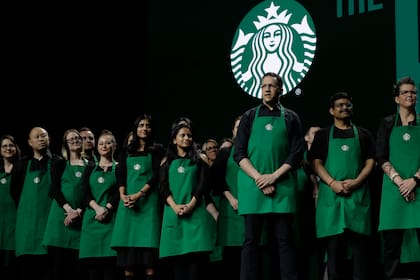 Más de 2.000 baristas de Starbucks se declaran en huelga en EEUU contra nuevo código de vestimenta