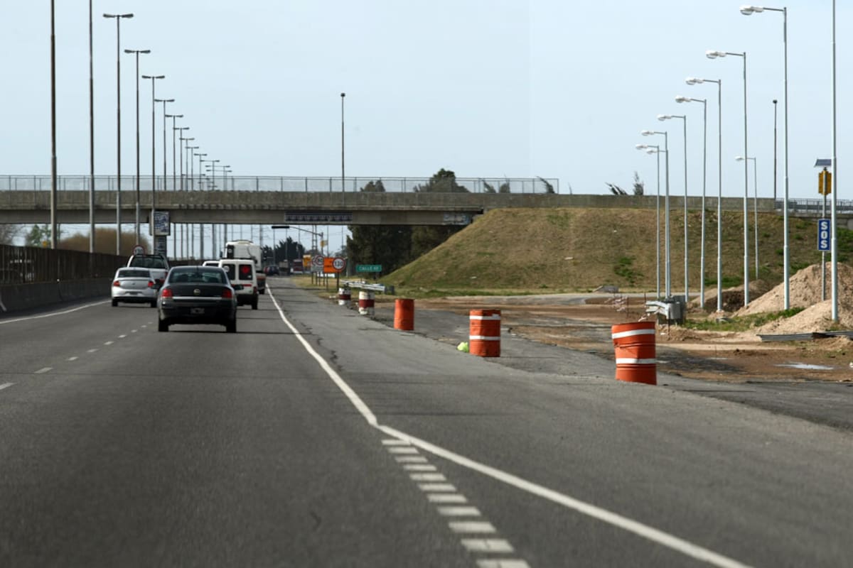 Más de 200.000 conductores circulan por la autopista Buenos AIres-La Plata que se encuentra en un avazado estado de abandono
