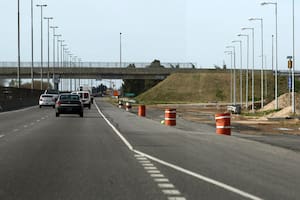 Más de 200.000 conductores circulan por la autopista Buenos AIres-La Plata que se encuentra en un avazado estado de abandono