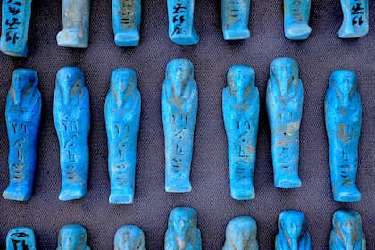 Más de 25 mil estatuillas funerarias se hallaron junto a los muertos