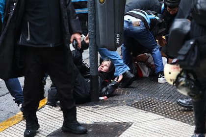 Más de 30 personas fueron detenidas durante la Marcha Federal Universitaria, que tuvo lugar en las inmediaciones del Congreso