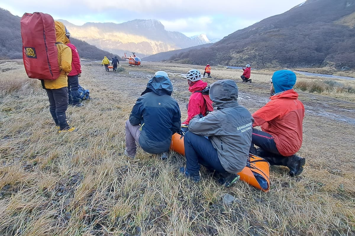Más de 40 rescatistas participaron del operativo en condiciones climáticas extremas en la zona montañosa de Ushuaia