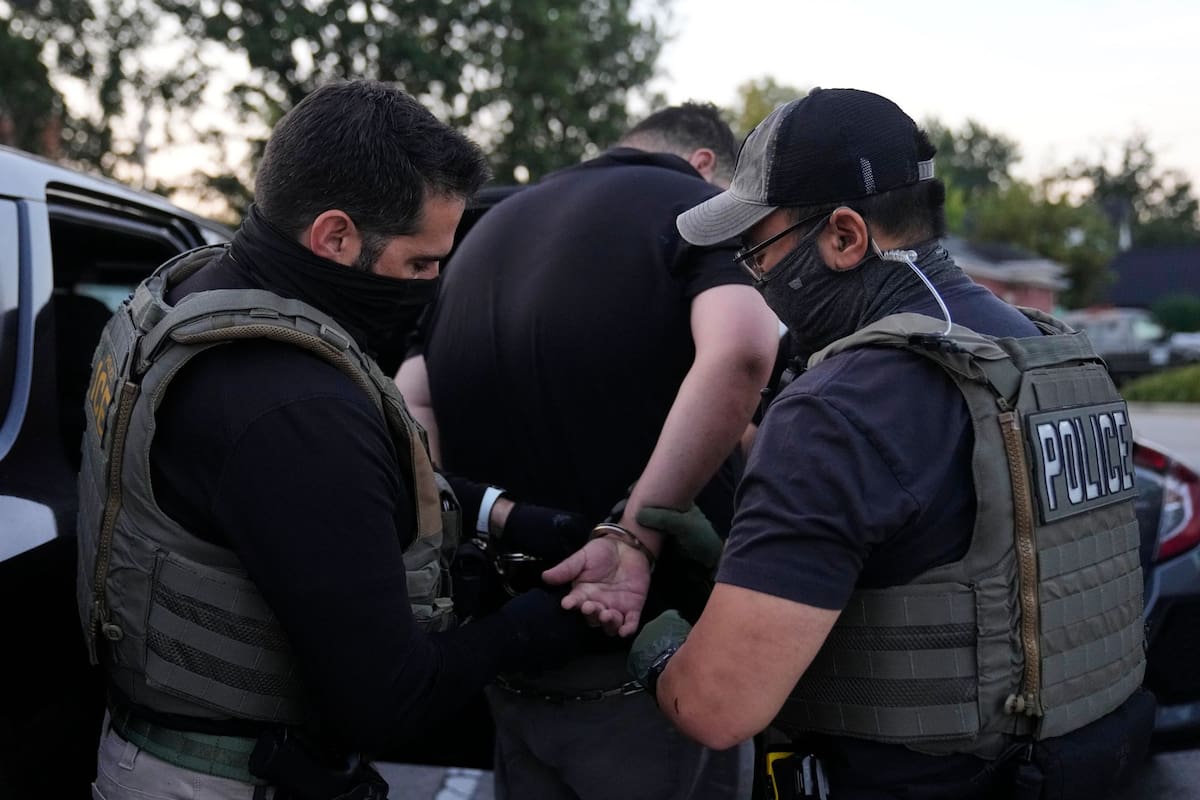 Más de 450 personas fueron arrestadas por el ICE en la Cárcel del condado de Benton, Arkansas