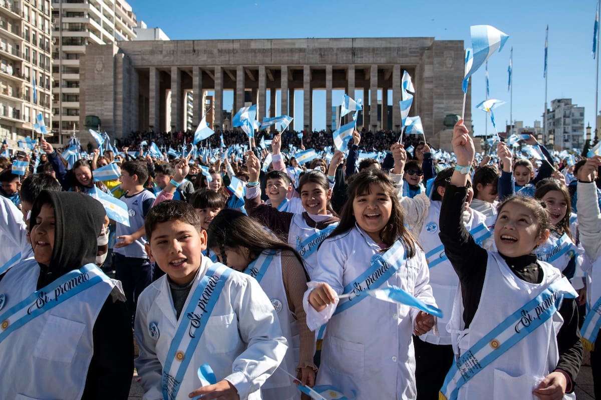 Mais de 5.000 crianças comemoraram o aniversário de Lionel Messi em Rosário