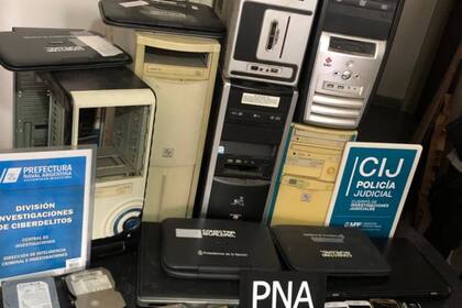 Más de 600 notebooks y cientos de dispositivos electrónicos de todo tipo más fueron secuestrados
