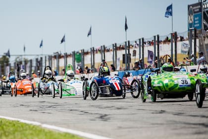 Más de 800 estudiantes de instituciones técnicas de todo el país compitieron en el Gálvez con autos eléctricos diseñados y construidos por ellos mismos.