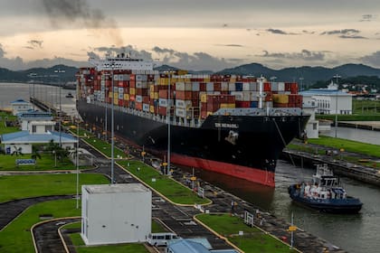 Más de la mitad de la carga de contenedores que circula entre Asia y la costa este de Estados Unidos, pasa a través del canal