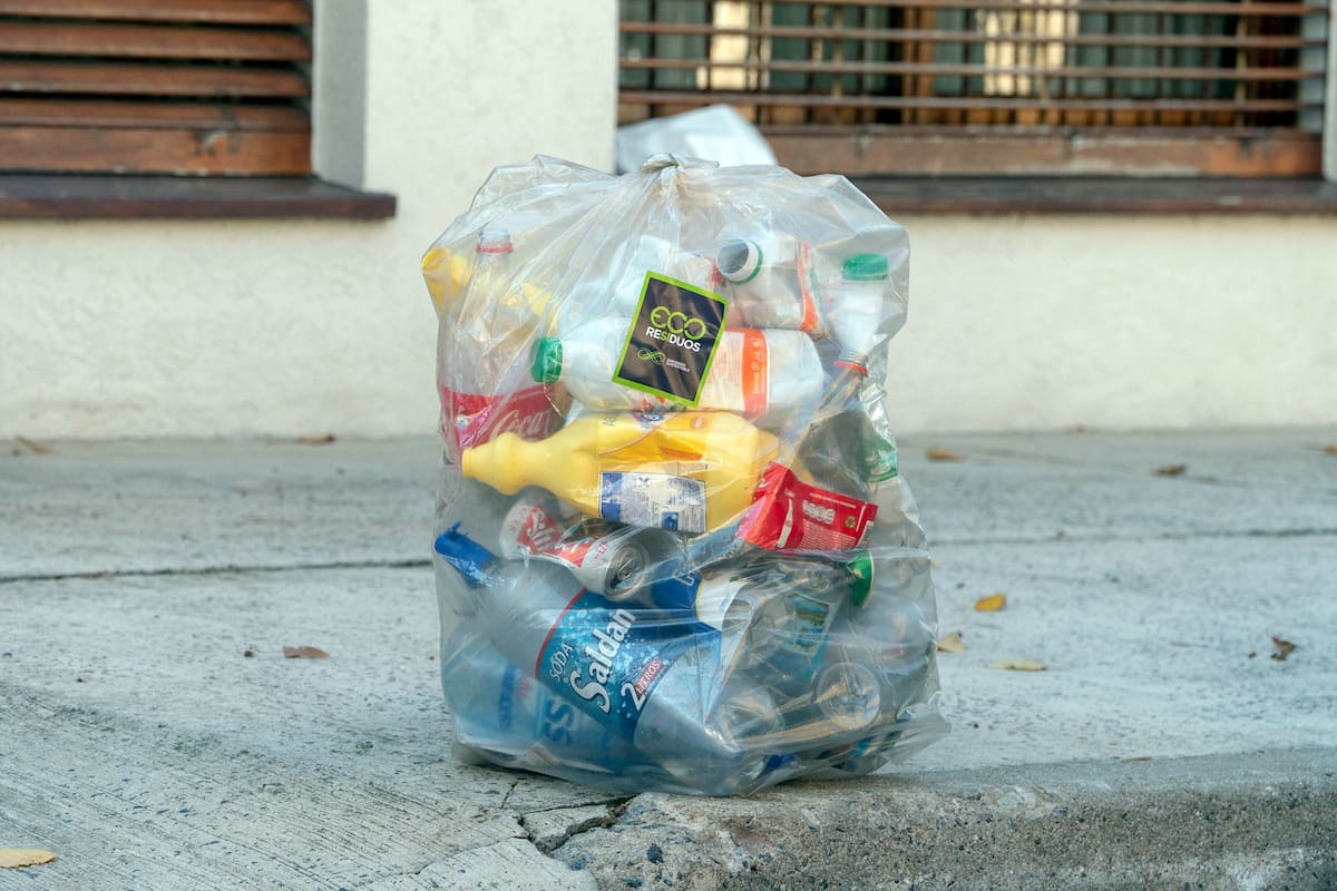 Más de la mitad de lo que arrojamos a la basura, son envases y envoltorios
