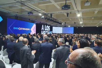 Más de mil empresarios ovacionaron a la gobernadora bonaerense