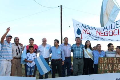 Más de mil personas se manifestaron para alertar al país sobre la posible "desaparición de todo un pueblo"