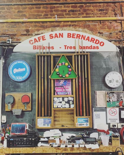 Más de un siglo de historia en Villa Crespo. Desde 1912, este sitio es testigo de encuentros, partidas de billar y noches inolvidables.