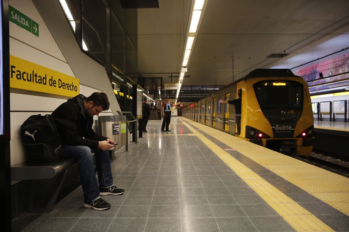 Más del 80 por ciento de los pasajeros del subterráneo están conectados, una característica que permite desarrollar diversos servicios de análisis de big data para mejorar la frecuencia y las combinaciones