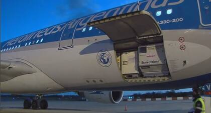 Más dosis de Sinopharm, recién llegadas al aeropuerto Internacional de Ezeiza desde China
