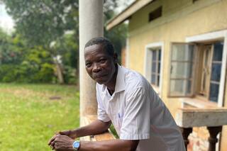 Más hombres en Uganda buscan pruebas de paternidad por ADN, a menudo con resultados desgarradores