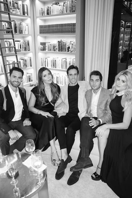 Más invitados. De izquierda a derecha: Jamil Nacif, Priscila Melgoza, Fernando Gutiérrez Barrios Girón, un amigo de este último y Fernanda Medina.