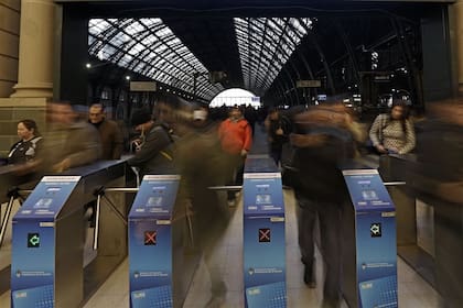 Más molinetes e infraestructura refaccionada en la terminal de Retiro de la línea Mitre