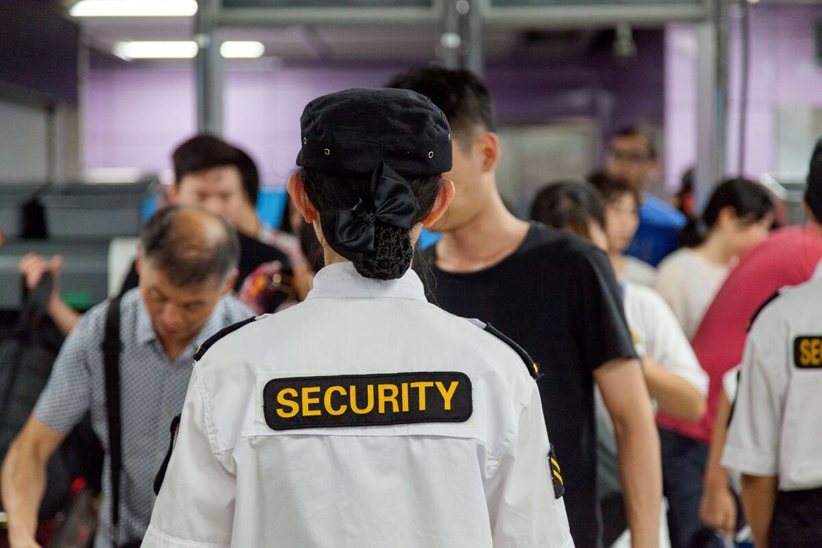 Más presencia policial y cámaras de seguridad en los vagones del metro como parte de las nuevas medidas de seguridad (Canva)