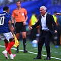 Mbappé bancó a Deschamps, que se rindió a sus pies: el abrazo del goleador y la reverencia del DT