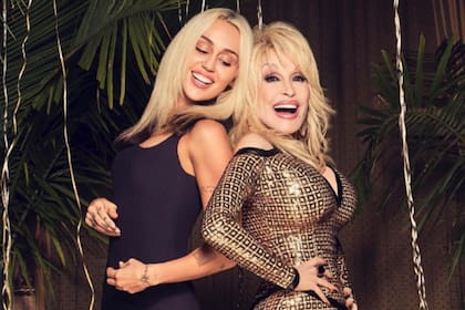 "Más que su aspecto o su forma de actuar, admiraba que se mantuviera fiel a sí misma", había destacado Miley Cyrus sobre su madrina, Dolly Parton