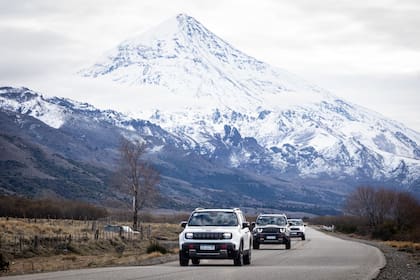 Más que un lanzamiento, fue una travesía con doble propósito: poner a prueba al nuevo Renegade en los terrenos más exigentes de la Patagonia, y dar visibilidad a quienes trabajan todos los días para prevenir los incendios forestales.