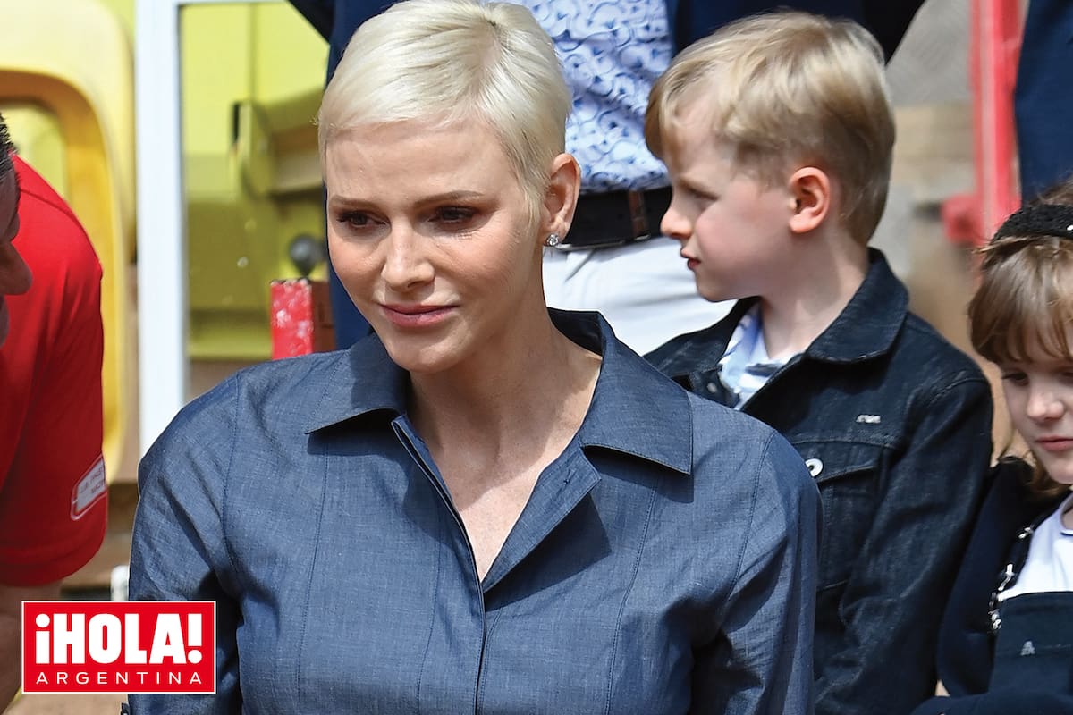 Más tranquila y cerca de los suyos, la ex nadadora olímpica retoma su agenda oficial.