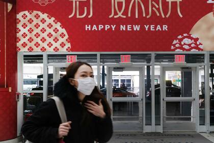 Mascarillas por precaución a la salida del aeropuerto JFK en Nueva York