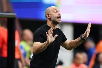 Mascherano da indicaciones dirante el 0-4 de Inter Miami ante PSG