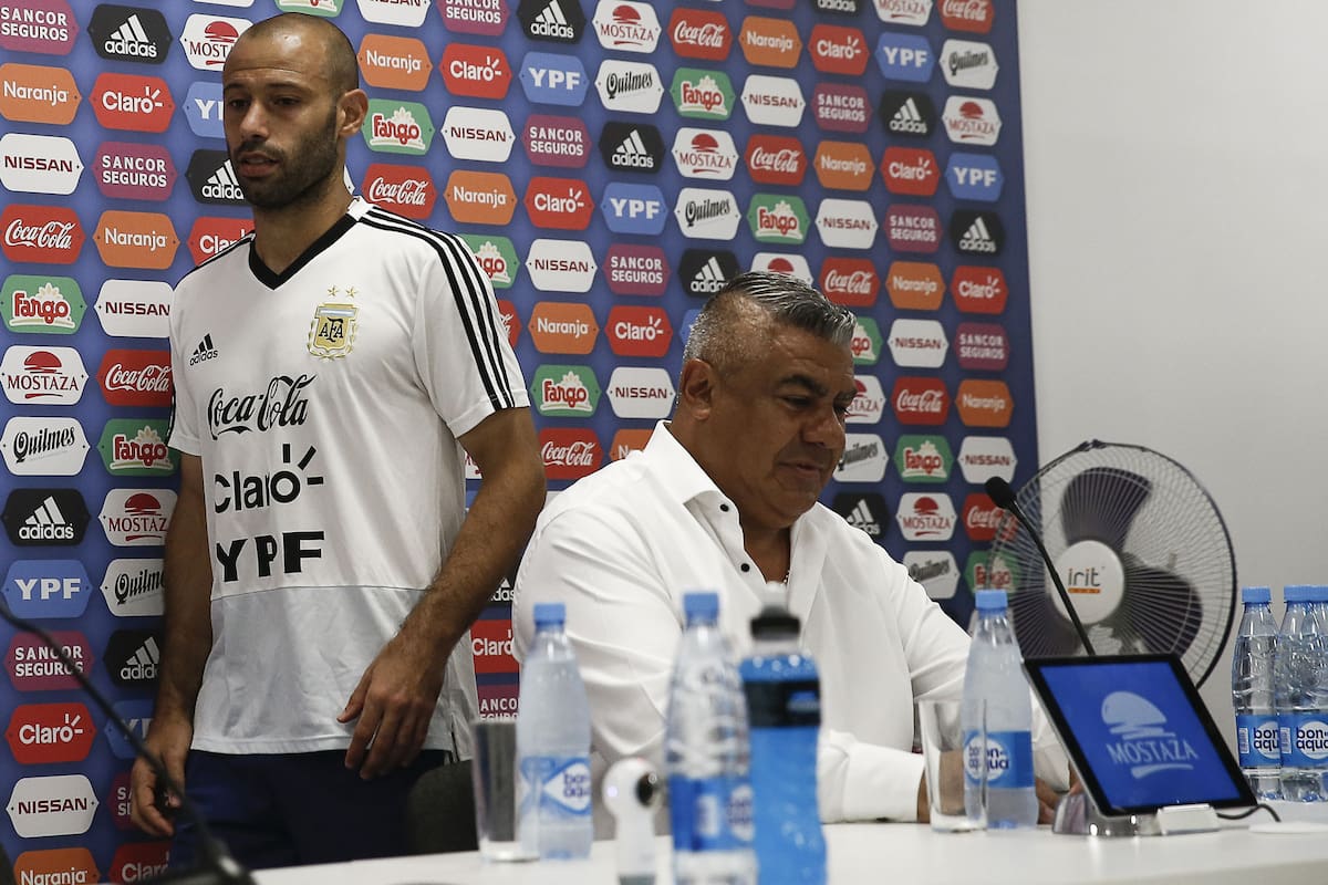 Mascherano dio una conferencia de prensa con Biglia y Tapia