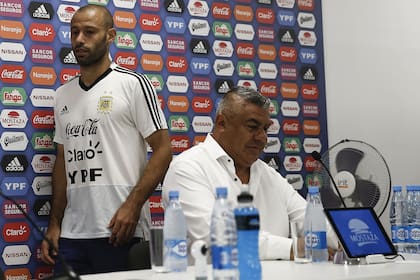Mascherano dio una conferencia de prensa con Biglia y Tapia