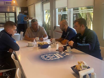 Mascherano, en una reunión con Claudio Tapia y Bernardo Romeo