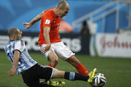 Mascherano, otra vez clave ayudando a la defensa