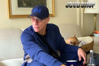 La petición llegó al conocimiento de Van Damme, quien también tiene un chihuahua, y lanzó una campaña en sus redes sociales en apoyo a Raya