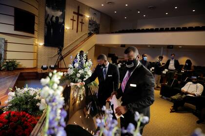 Hay funerales programados en tres ciudades durante seis días: luego del evento de hoy en Minneapolis, el cuerpo de Floyd será trasladado a Raeford, Carolina del Norte