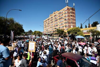 Masiva manifestación del personal de Salud en el centro de Córdoba