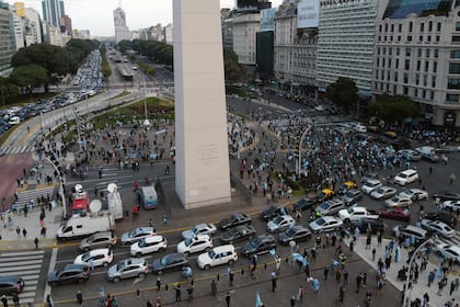 Masiva marcha en el Obelisco
