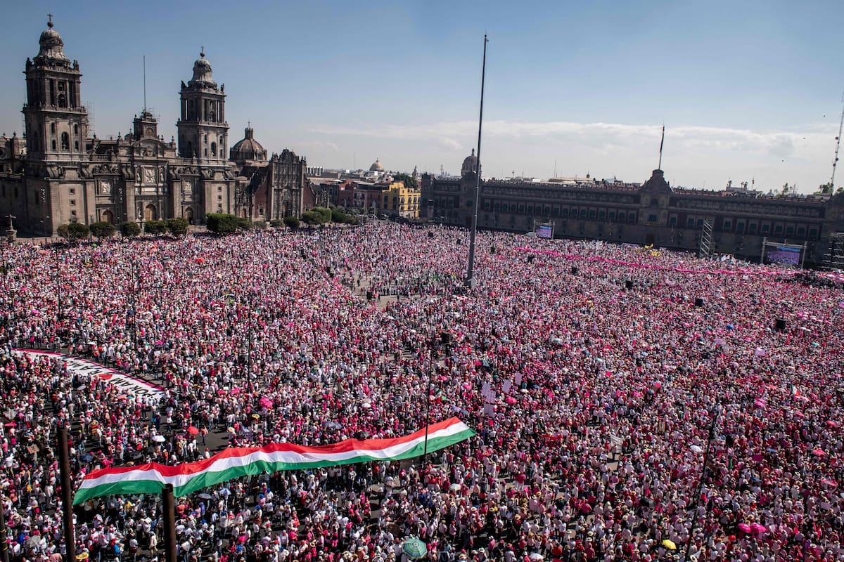 Masiva movilización opositora contra la reforma electoral de López Obrador